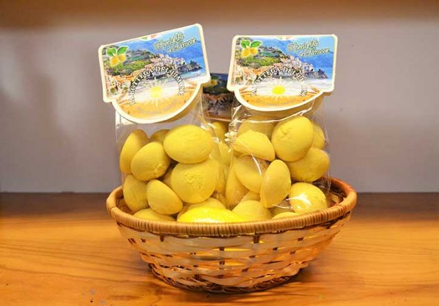 Biscotti al limone Biscotti di pasta frolla al limone